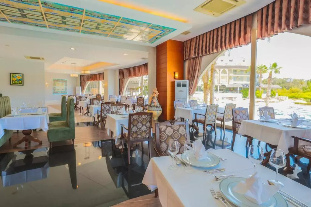 رستوران HOTEL CRYSTAL PRESTIGE ELITE